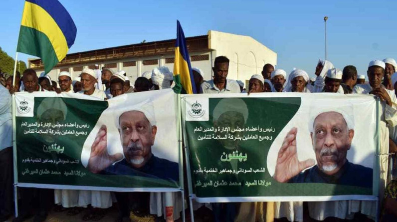 لماذا الآن؟.. عودة الميرغني تظللها أزمة السودان والخشية من انشقاق حزبه